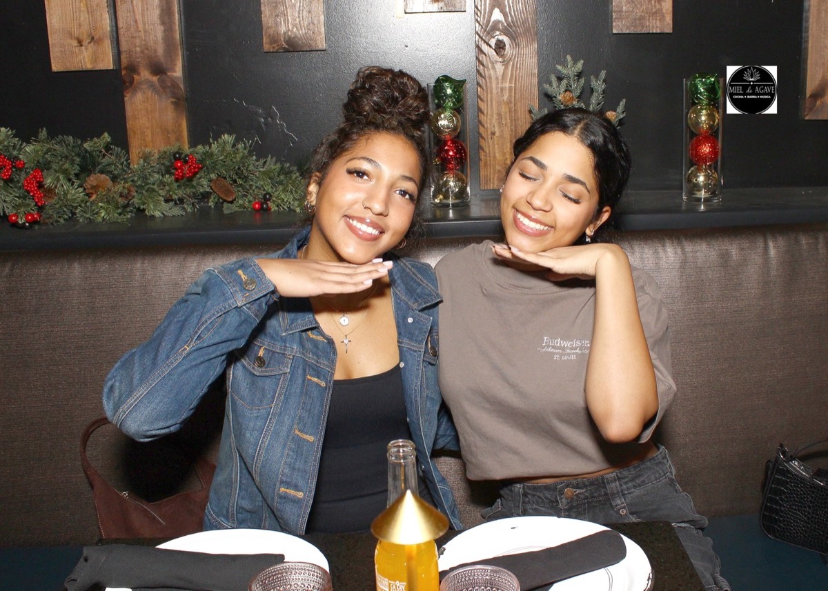 Friends in the spotlight at Miel de Agave